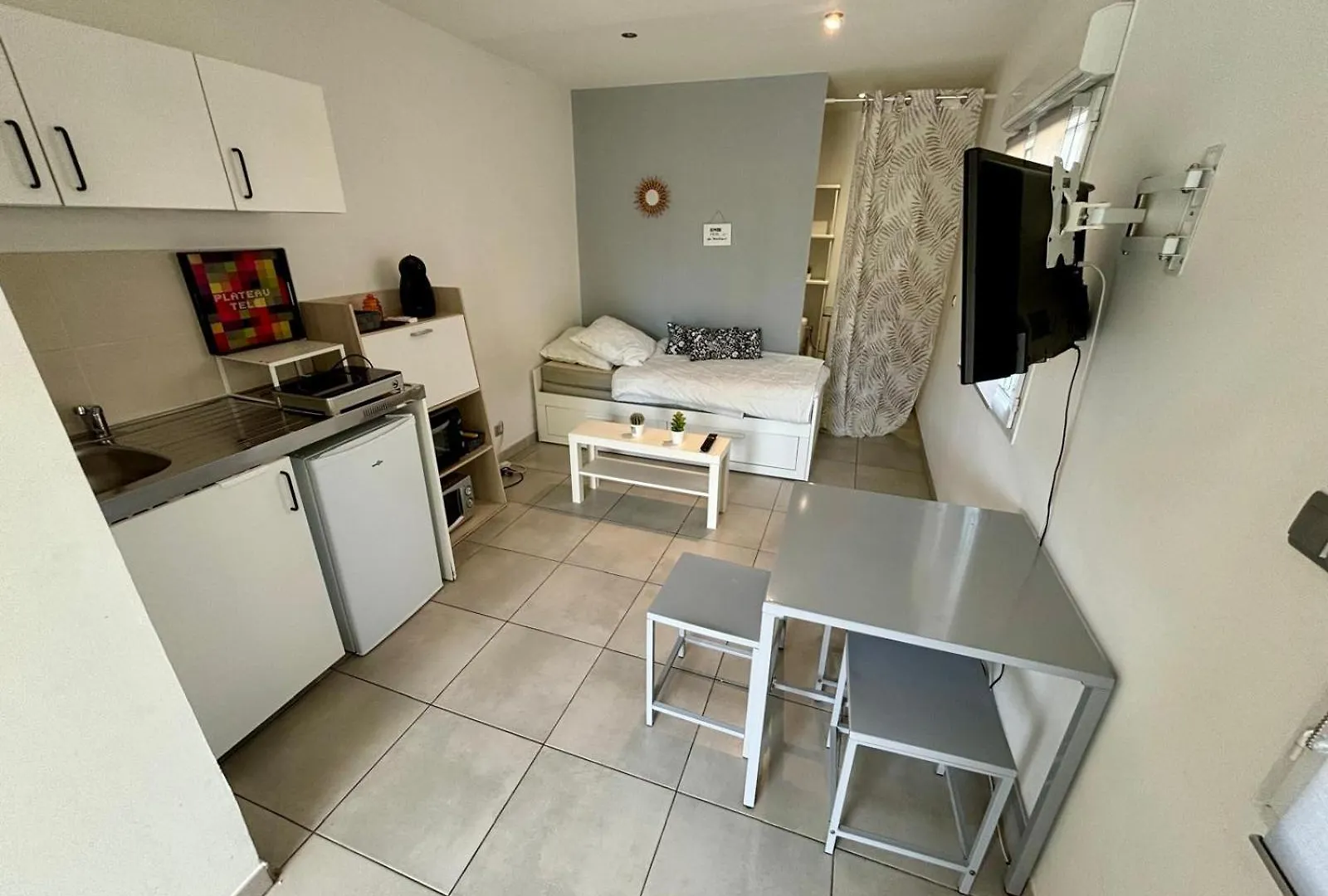 Studio Prive Attenant Villa Piscine Marseille 0*,  France